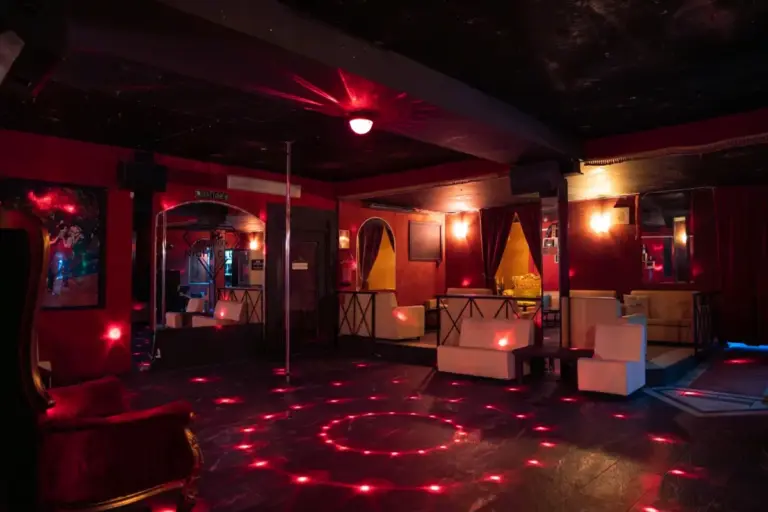 bucket 252bc24c9 night club olbia 010 hospitone 1 768x512